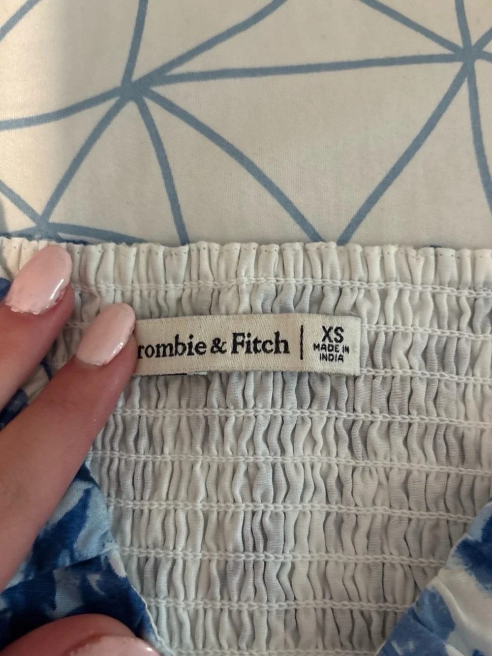 Abercrombie & Fitch White and Blue Floral Puff-Sleeve Crop Top